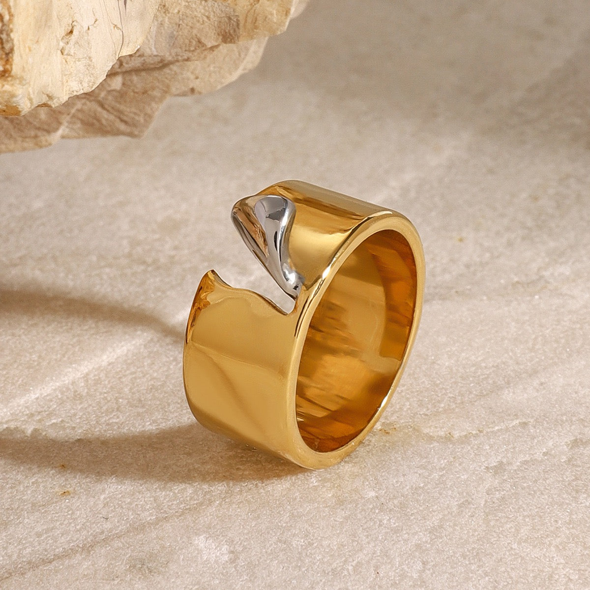 Wrecking ball rings
