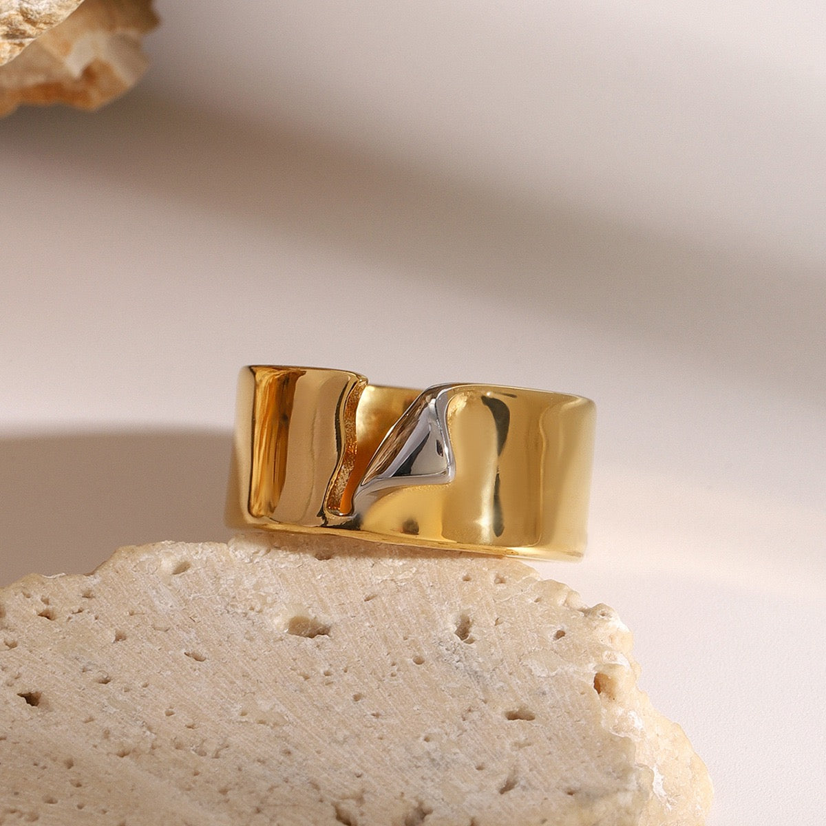Wrecking ball rings