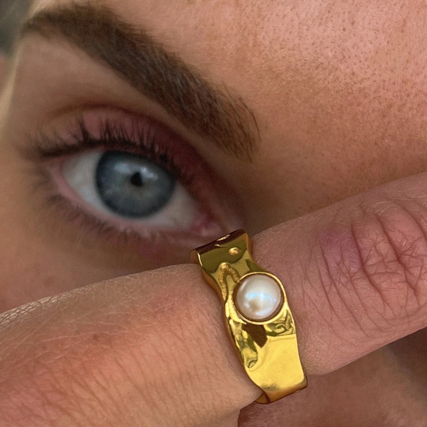 Berala pearly ring