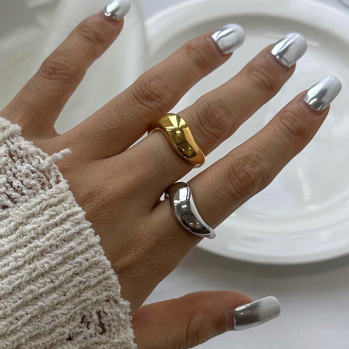 Thick wave rings
