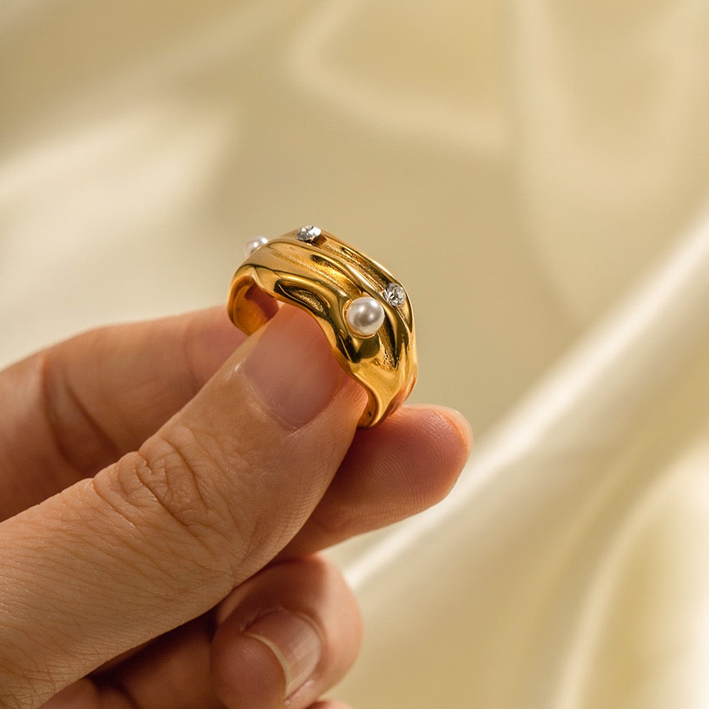 Emeret Pearly rings