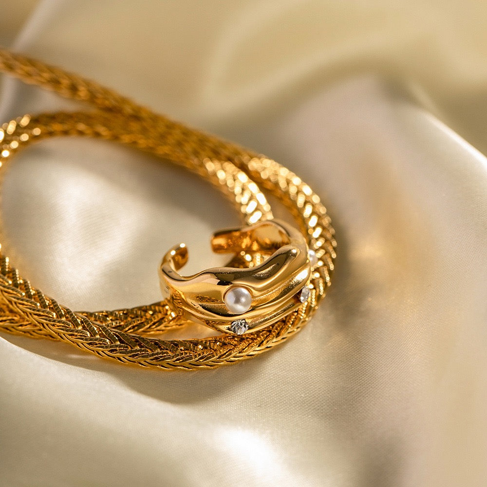 Emeret Pearly rings
