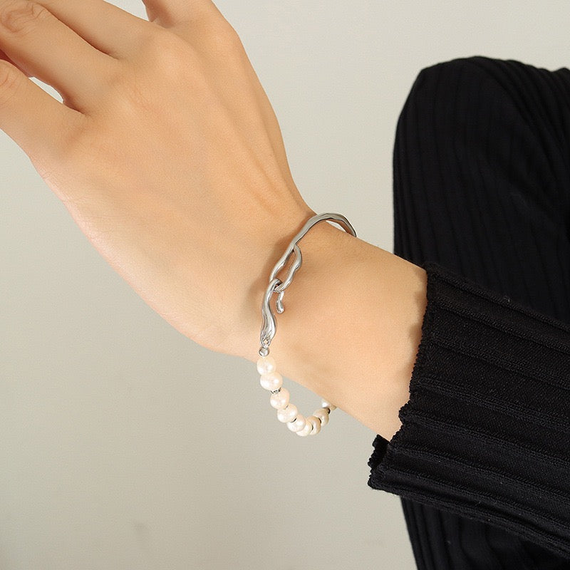 Regina Pearl bangle bracelet
