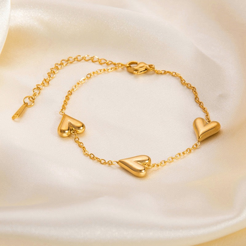 Hearty flower bracelet