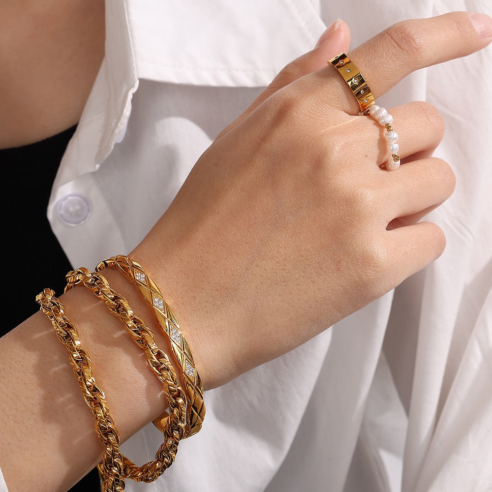 Marium clover bangle