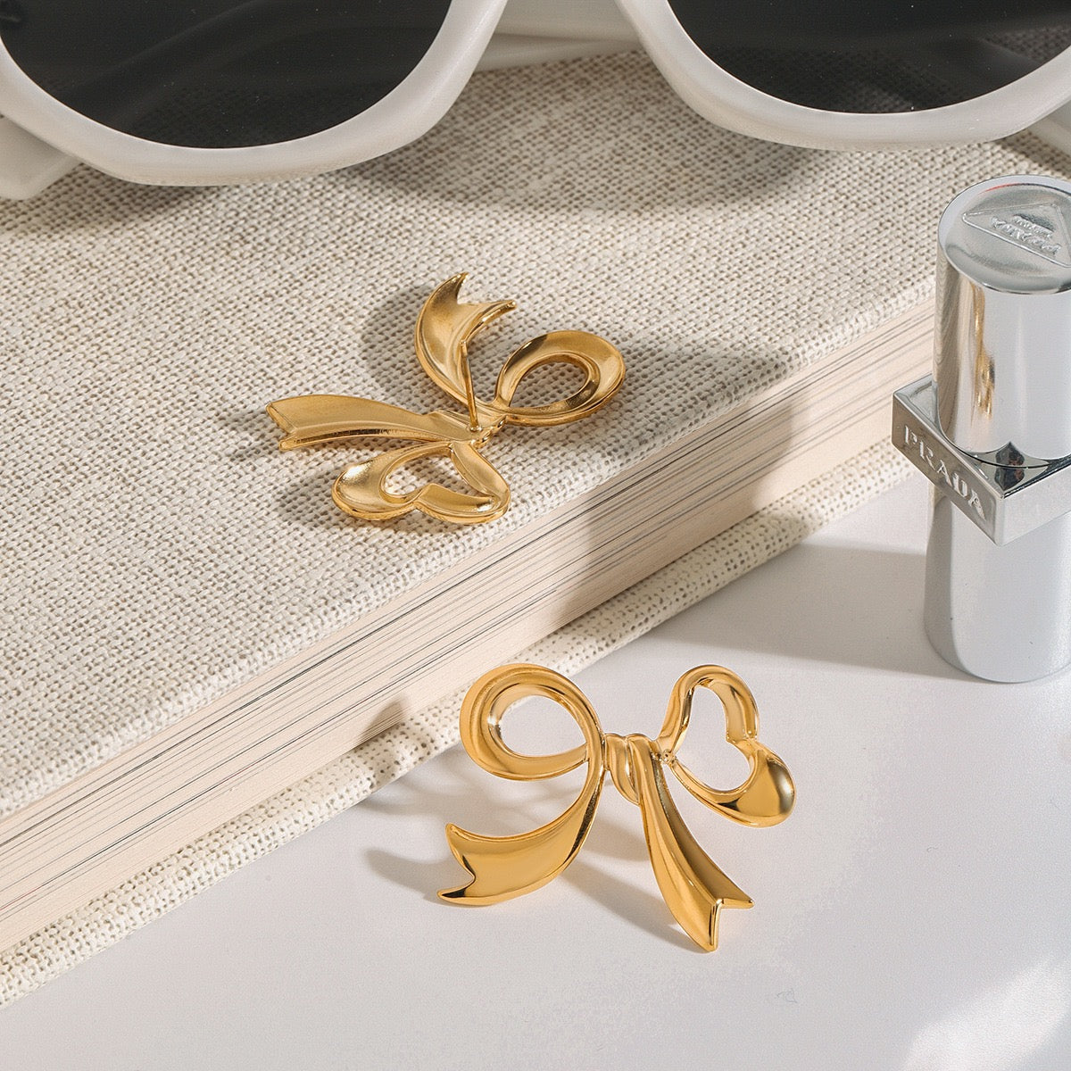 Hearty bow earrings