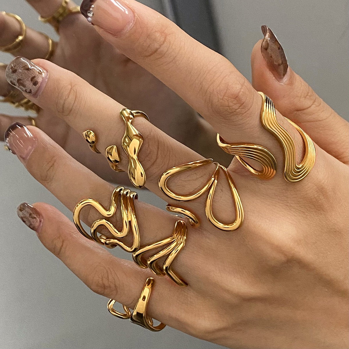 Elizabeth Lines wave rings