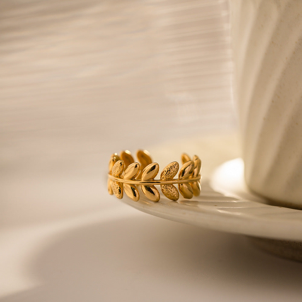 Moore Olive leaf ring
