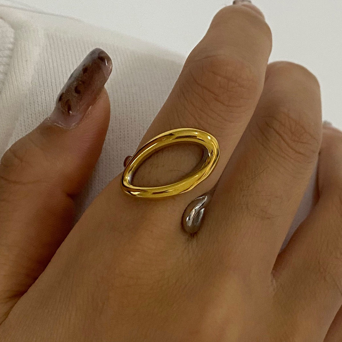 Ives oval ring