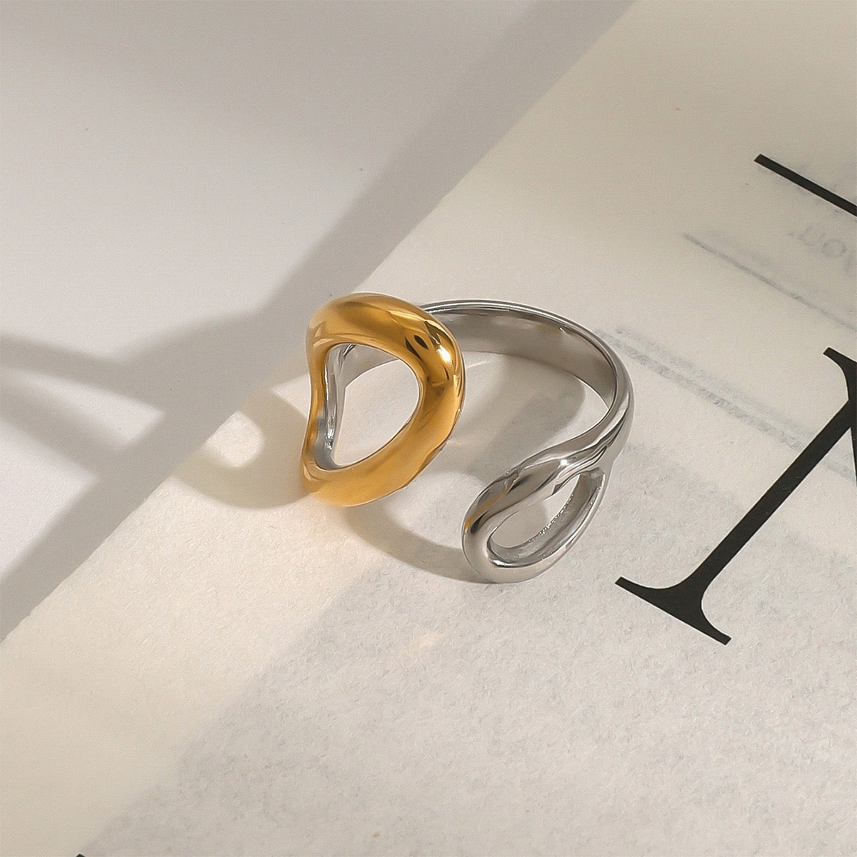 Ives oval ring