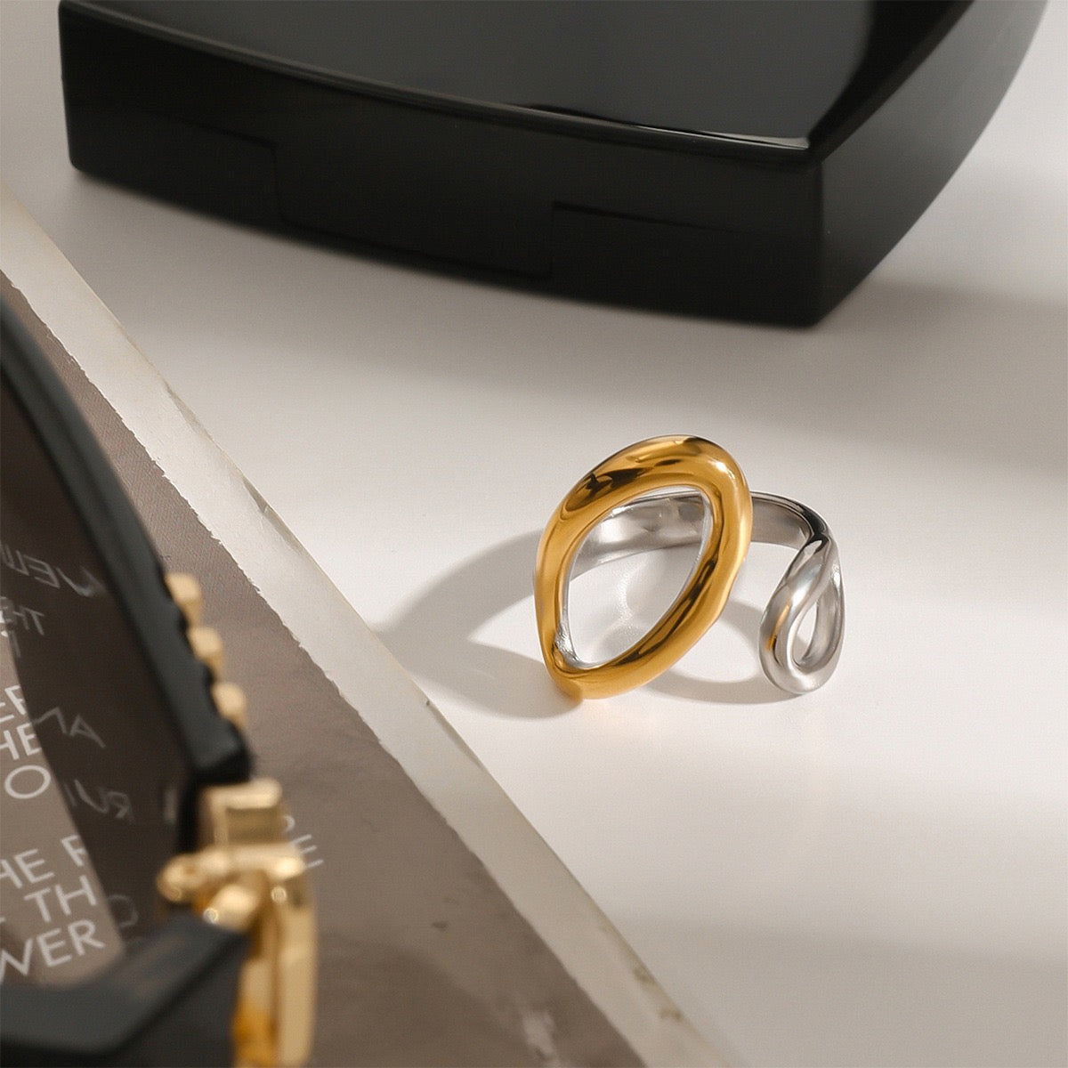 Ives oval ring