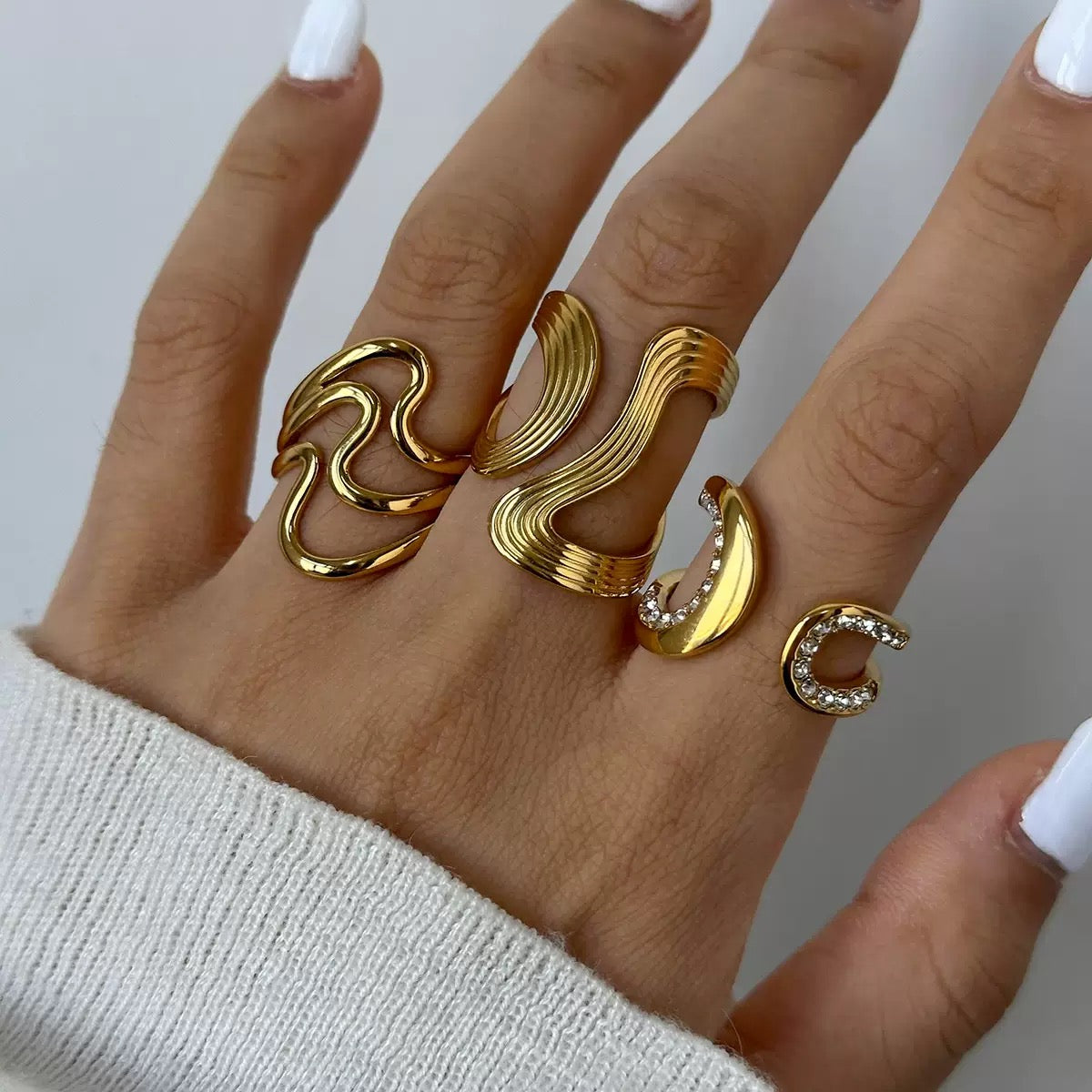 Elizabeth Lines wave rings