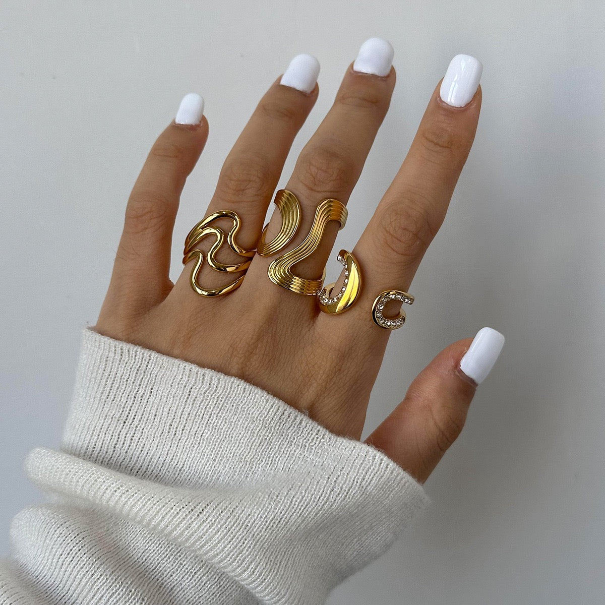 Elizabeth Lines wave rings