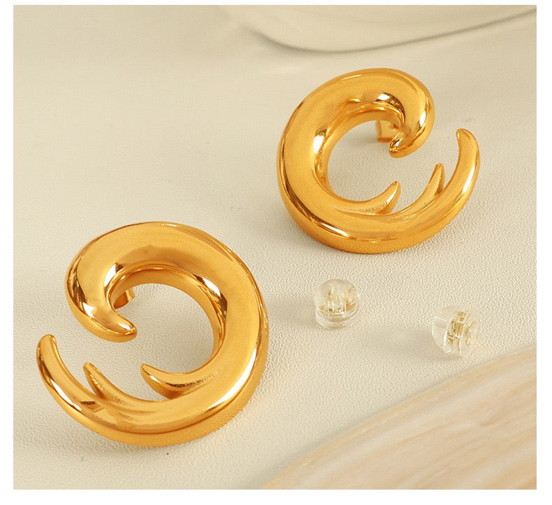 Ameliah Bondi summer earrings