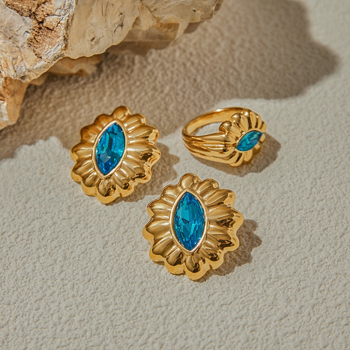 Blue flower ring