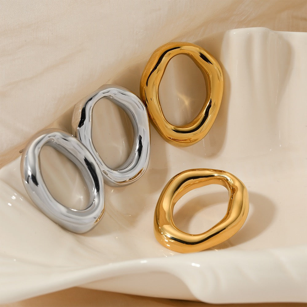 Oval hoops earrings
