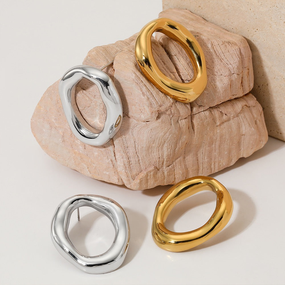Oval hoops earrings