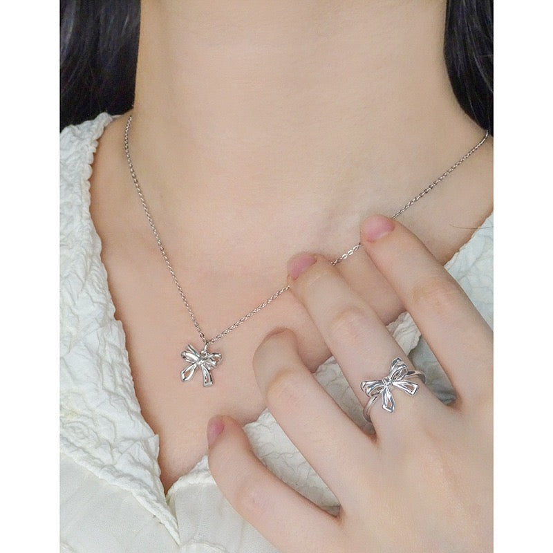 Moonshine bow ring