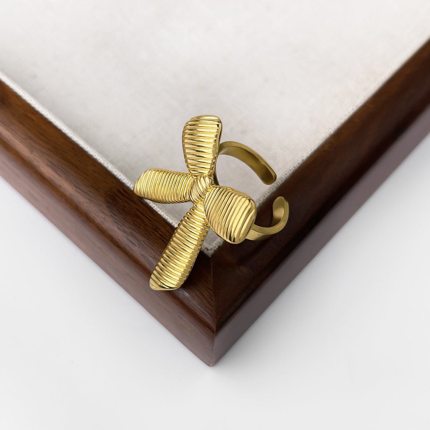 Cute bow ring