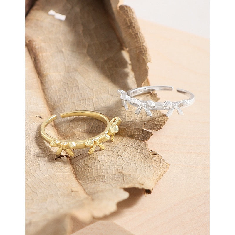 Three bows ring