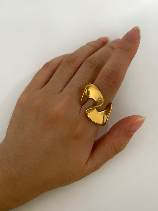 Waves of the sea statement ring