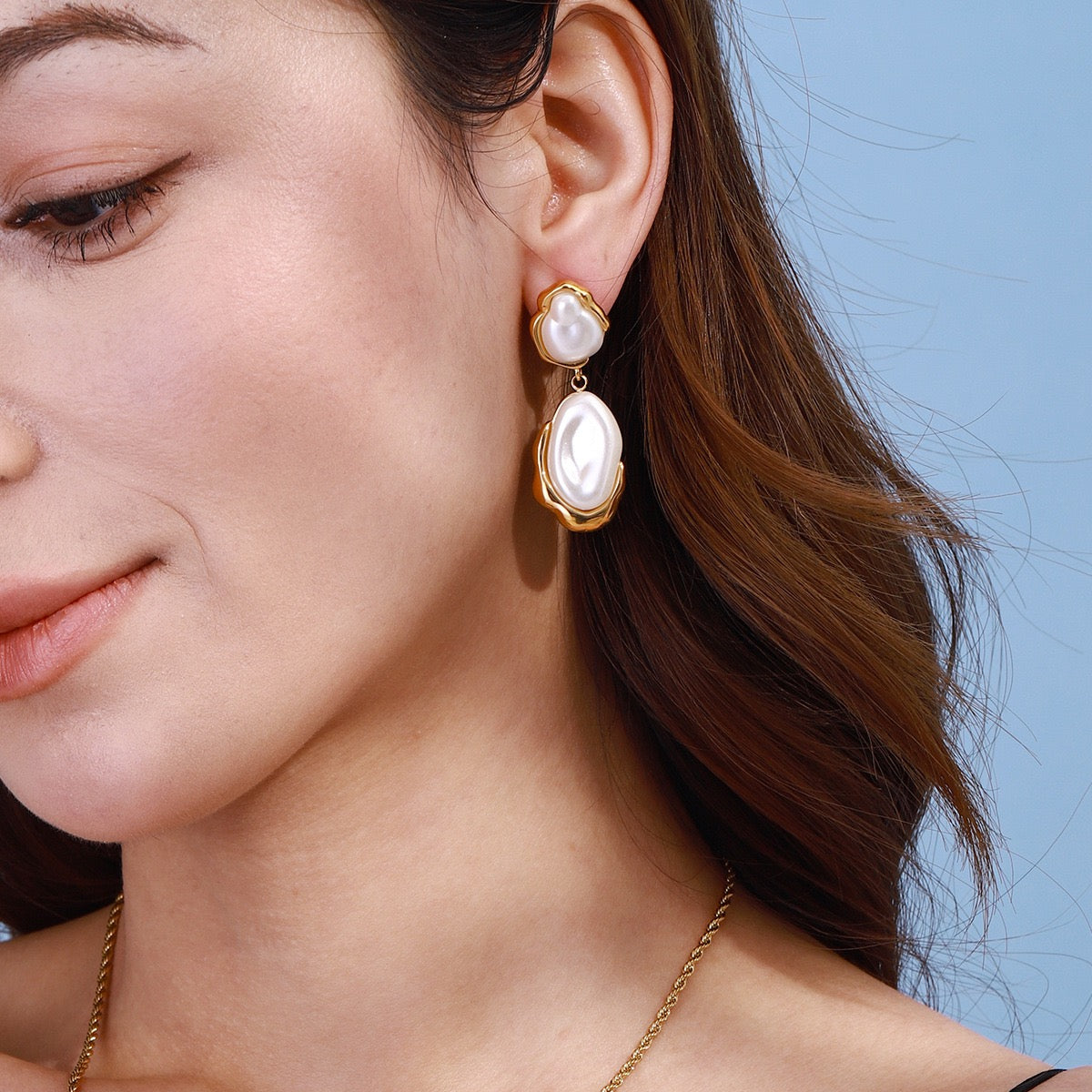 White pearly earrings