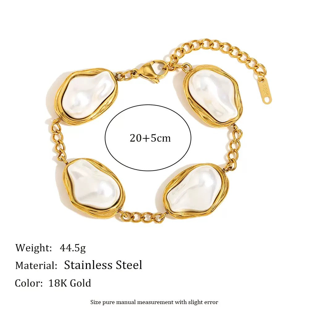 Statement pearly set