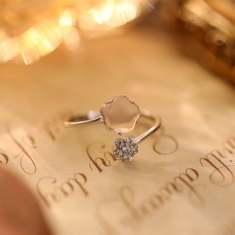 Vancouver Clear rosy silver ring
