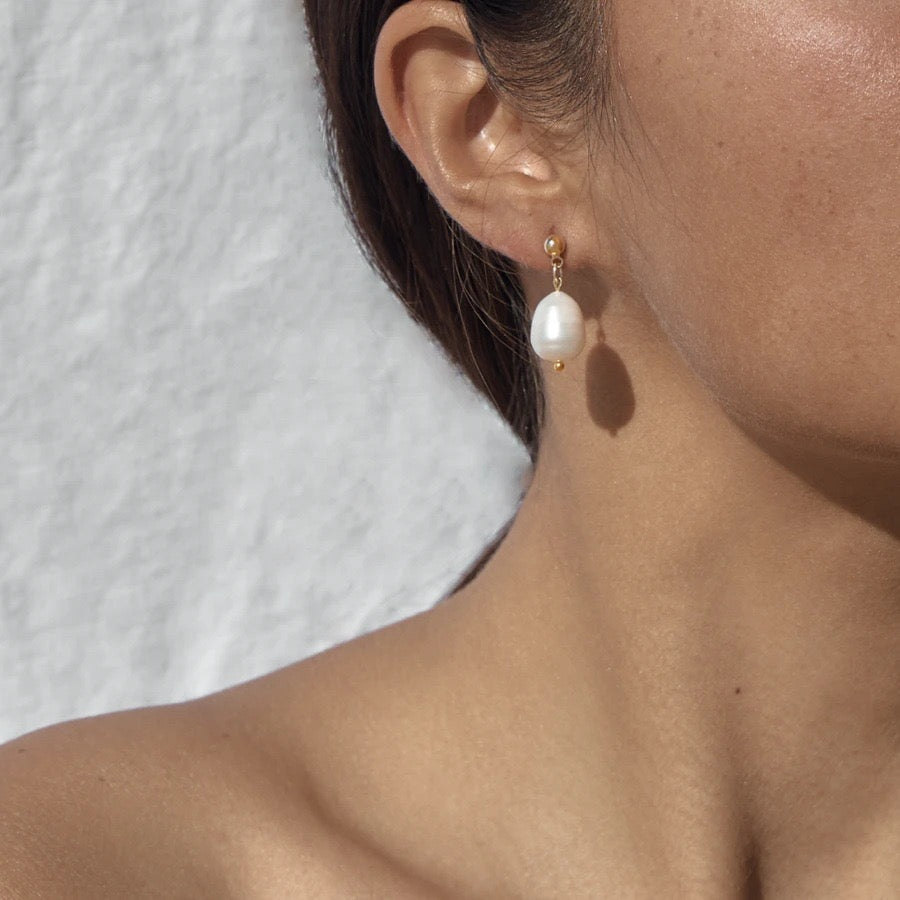 Leonard Shinning pearl studs