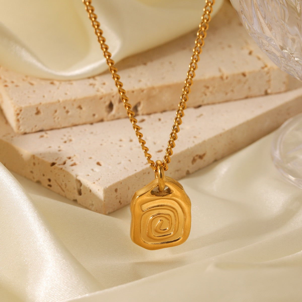 Swirl square set