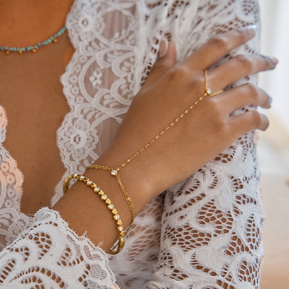 Layer hand chain