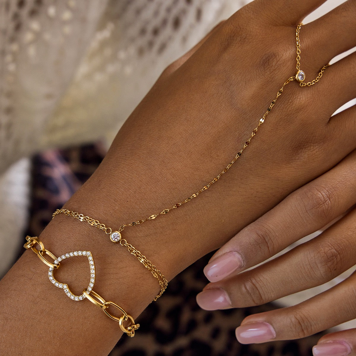 Layer hand chain