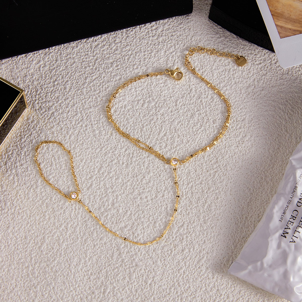 Layer hand chain