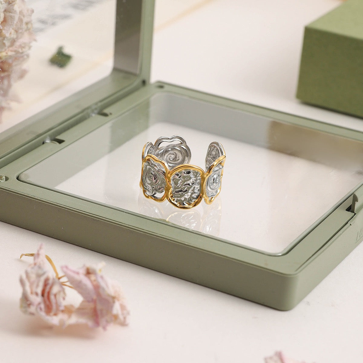 Rose garden ring