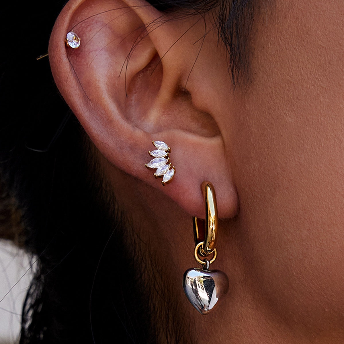 Two tones heart hoops earrings