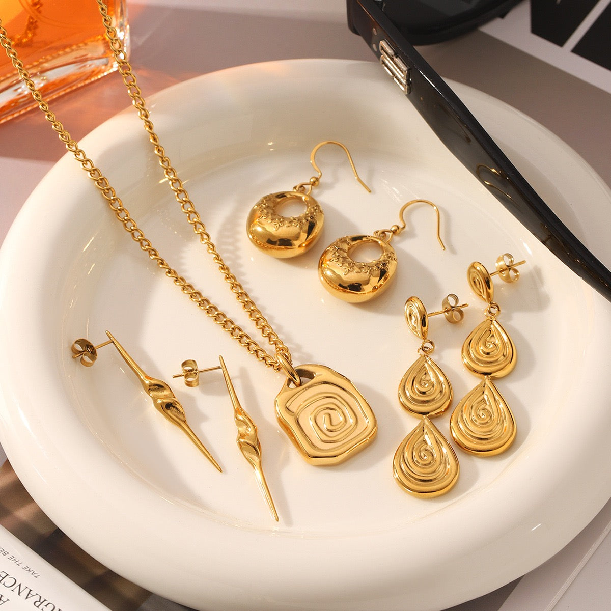Swirl square set