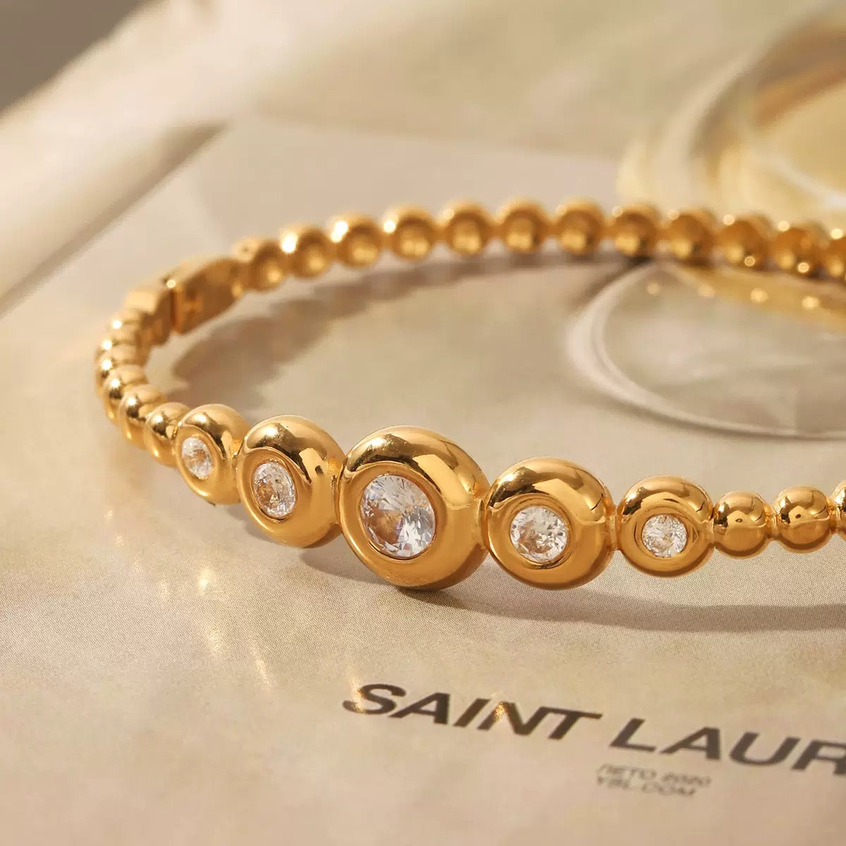 Round stars bangle