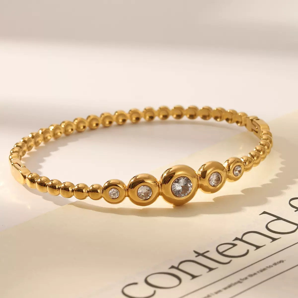 Round stars bangle