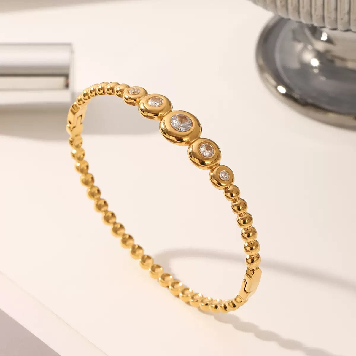 Round stars bangle