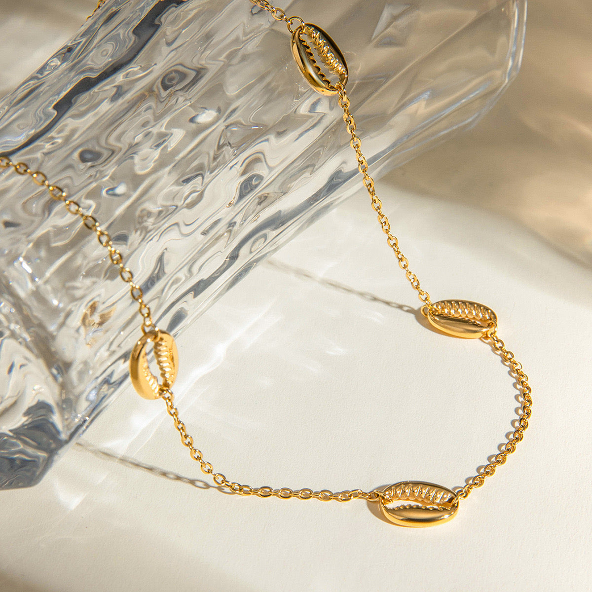 Elly Elegant ocean shell necklace