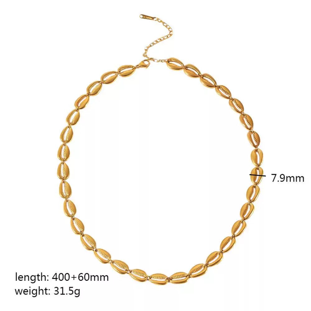 Sabia Seashell gold necklace and bracelet set