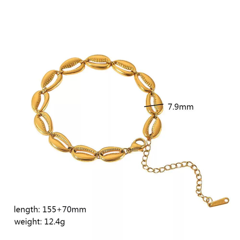 Sabia Seashell gold necklace and bracelet set