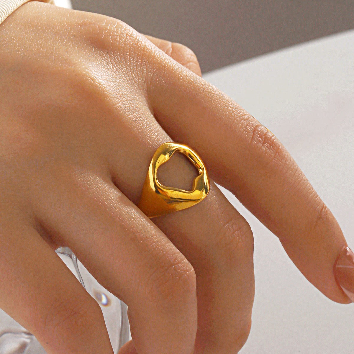 Hallow round rings
