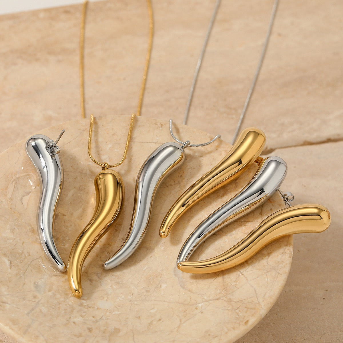 Sia Golden chilli earrings