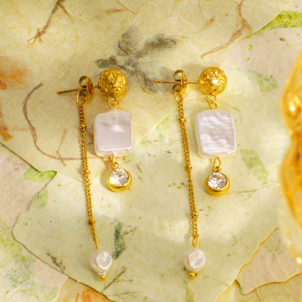 Dangling pearly two ways earrings