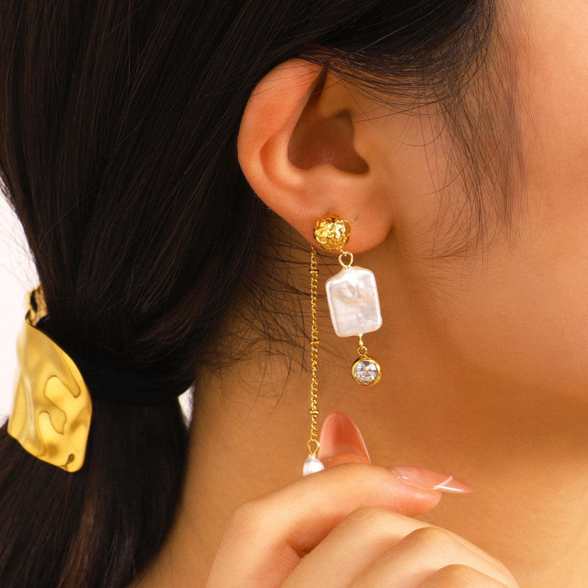 Dangling pearly two ways earrings