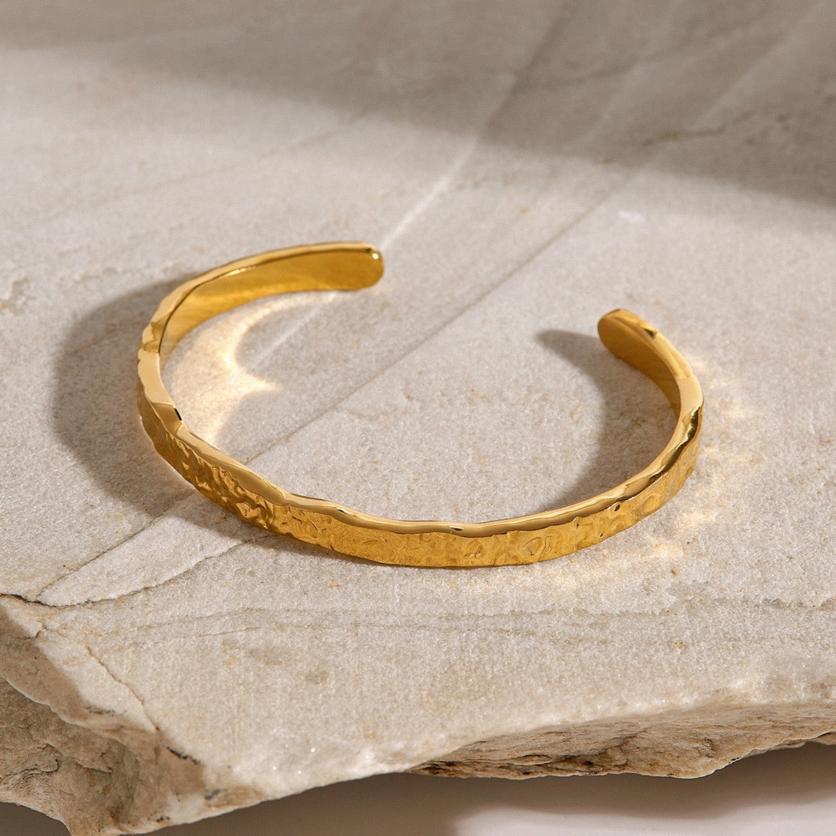 Hammer open bangle