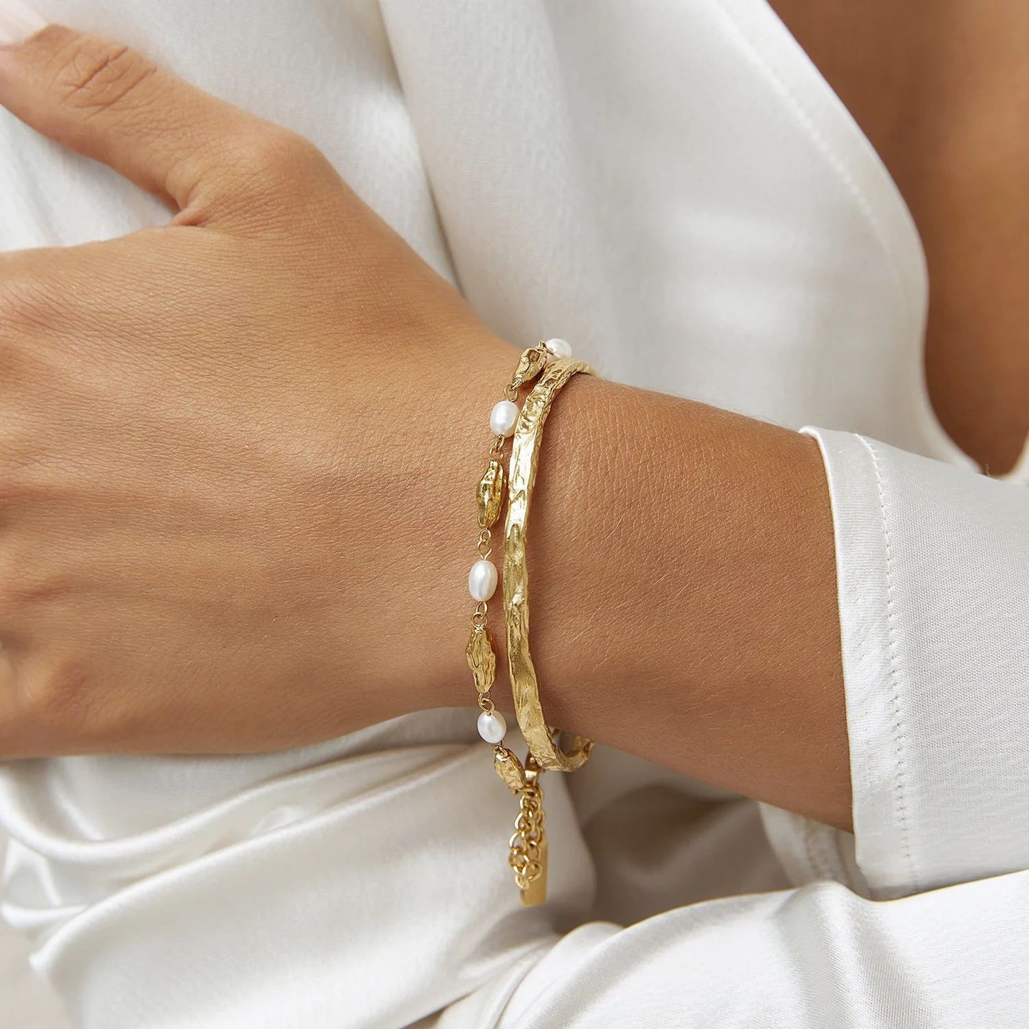 Hammer open bangle