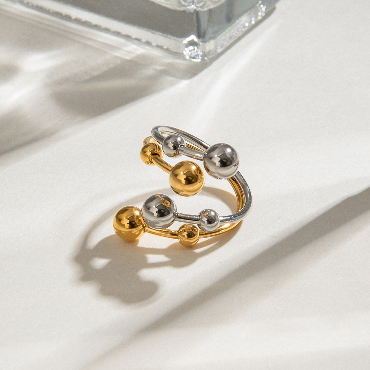 Pillar beady ring