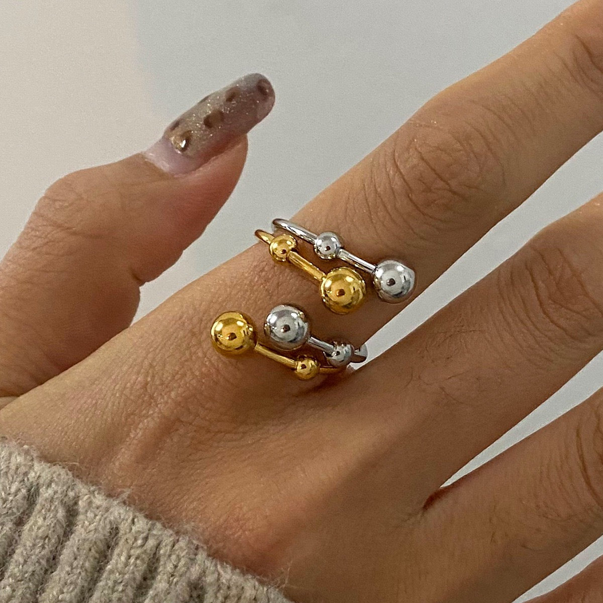 Pillar beady ring